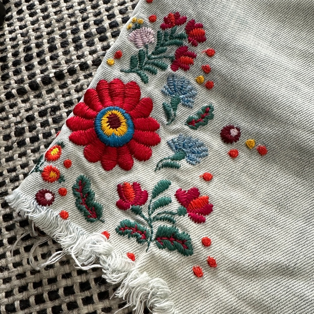 Madewell Perfect Jean Shorts with beautiful embroidery